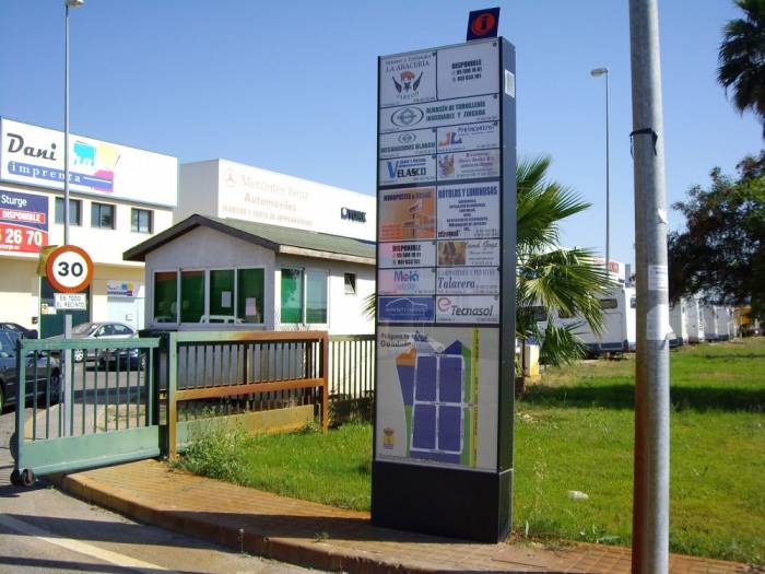 Totem luminoso Mueble directorio 3x1. Polígono el Guadalquivir. Gelves Sevilla.