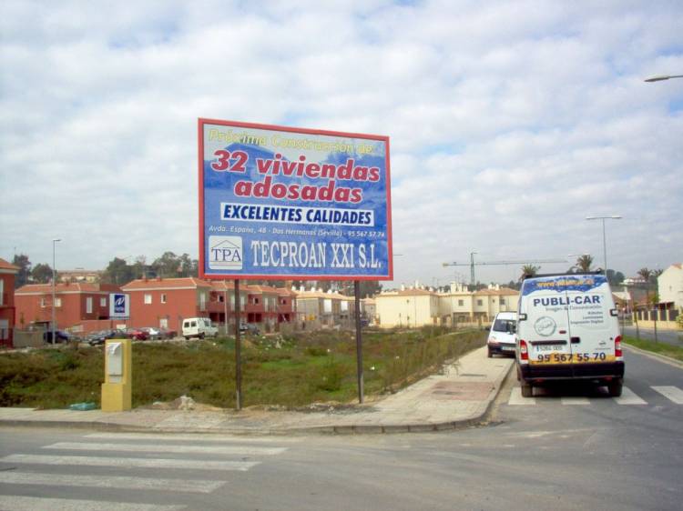 Valla publicitaria o cartelera, así como cartel de obra  panelable y rotulada con vinilo. Tecproan Coria 4x3 Sevilla