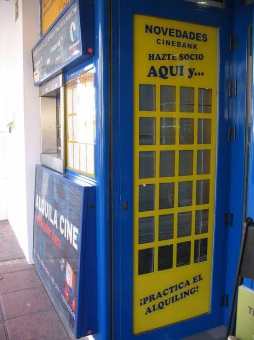 Viajes Ecuador. Rotulación en vinilo de Cajero cinebank Dos Hermanas Sevilla