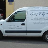 Rotulación de furgoneta en vinilo de corte. Abuelo Galdámez jamones y carnes. Sevilla