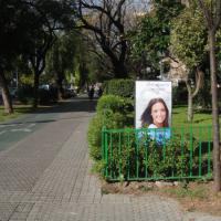 Totem monolito luminoso en acero inoxidable. Clínica Ortodoncia Alfonso Campos Peña Sevilla