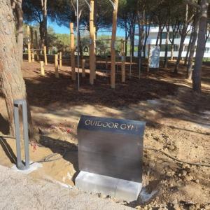 Atriles en acero cortén para urbanización Village Verde fase II en Sotogrande Cádiz