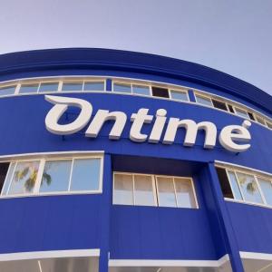 Letras corp&oacute;reas en aluminio lacado y frontal de metacrilato rotulado e iluminados con led, para Ontim&eacute; Sevilla. Trabajos para Spal Servicios Sevilla.