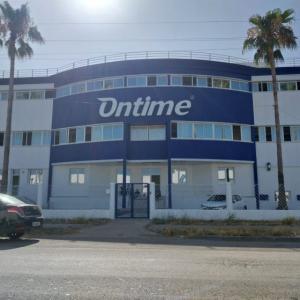 Letras corp&oacute;reas en aluminio lacado y frontal de metacrilato rotulado e iluminados con led, para Ontim&eacute; Sevilla. Trabajos para Spal Servicios Sevilla.