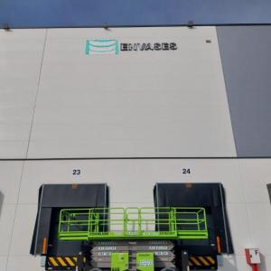 Letras corp&oacute;reas en aluminio lacado para Envases Sevilla. 