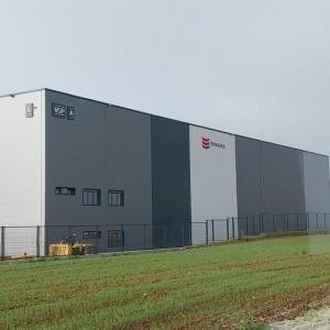 Letras corp&oacute;reas en aluminio lacado para Envases Sevilla. 