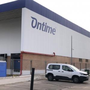 Letras recortadas en composite lacado, para Ontim&eacute; Sevilla. Trabajos para Spal Servicios Sevilla.