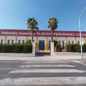 Letras recortadas en composite lacado. Trabajos para Cyan Publicidad Sevilla.