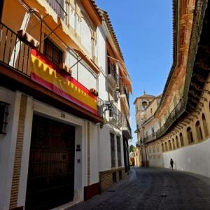 Lona con la bandera de Espa&ntilde;a para balc&oacute;n. Cliente particular en &Eacute;cija Sevilla.
