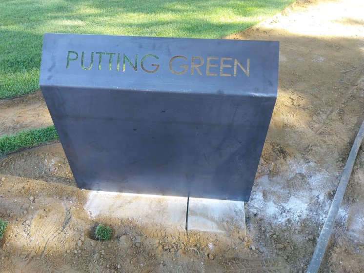 Atriles en acero cortén para urbanización Village Verde fase II en Sotogrande Cádiz