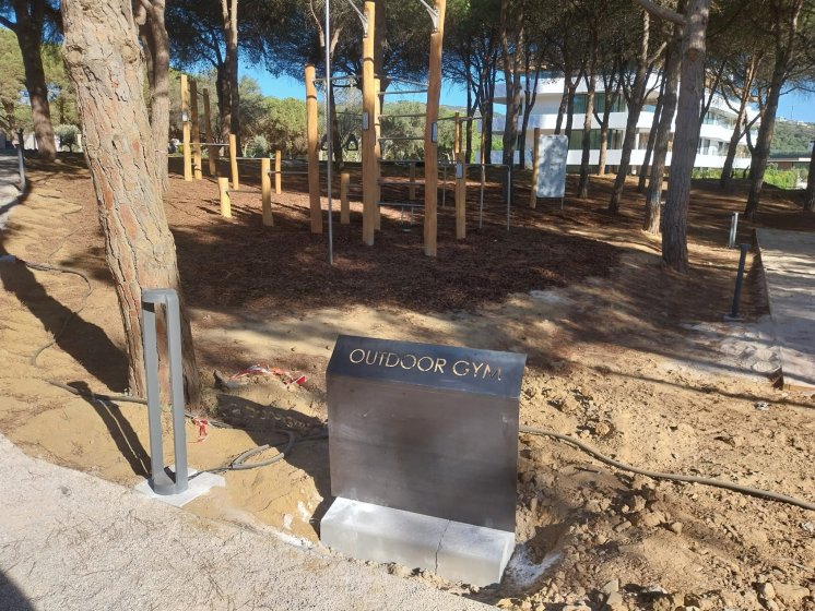 Atriles en acero cortén para urbanización Village Verde fase II en Sotogrande Cádiz