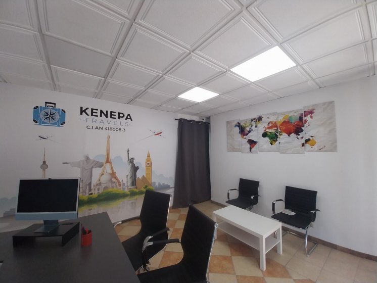 Fotomural y corp&oacute;reo de interior en PVC de 19 mm para Kenepa agencia de viajes en Montequinto Dos Hermanas Sevilla.