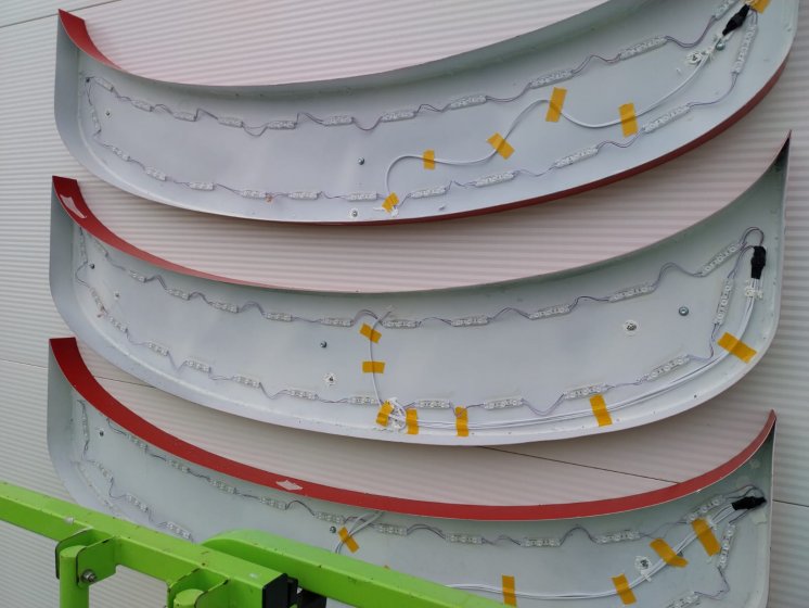 Letras corp&oacute;reas en aluminio lacado para Envases Sevilla. 