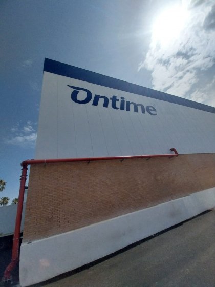 Letras recortadas en composite lacado, para Ontim&eacute; Sevilla. Trabajos para Spal Servicios Sevilla.