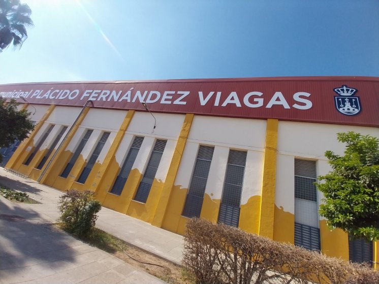 Letras recortadas en composite lacado. Trabajos para Cyan Publicidad Sevilla.