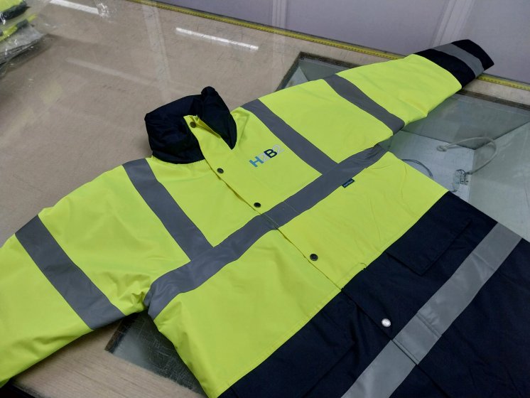 Ropa laboral para H2B2 Dos Hermanas en Sevilla.