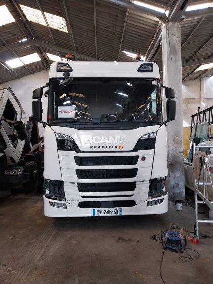 Rotulaci&oacute;n de cami&oacute;n en vinilo de corte. Padrifir en Sevilla. 