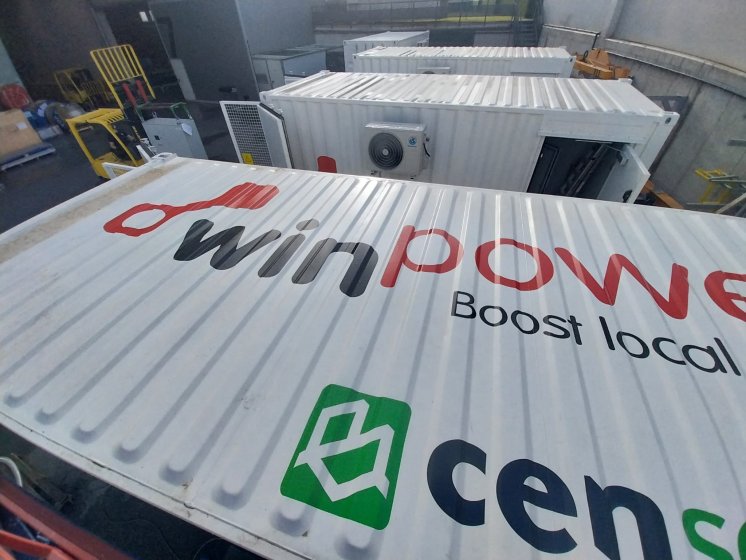Rotulación de contenedores container en vinilo de corte especial para CenSolutions en Dos Hermanas Sevilla.