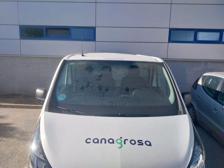 Rotulaci&oacute;n de furgoneta con vinilos en impresi&oacute;n digital laminado. Trabajo para Doxmedia en Sevilla.