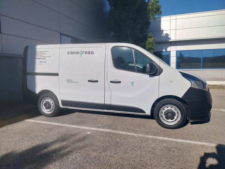 Rotulaci&oacute;n de furgoneta con vinilos en impresi&oacute;n digital laminado. Trabajo para Doxmedia en Sevilla.