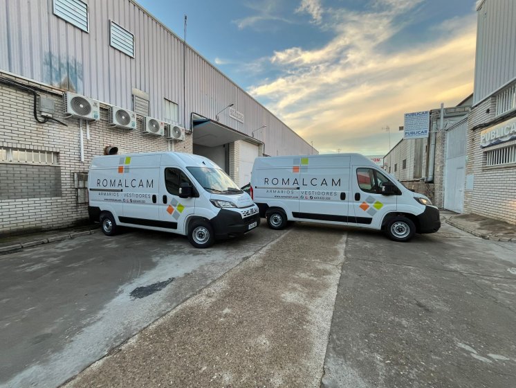 Rotulaci&oacute;n de furgoneta en impresi&oacute;n digital para Romalcam en Sevilla.