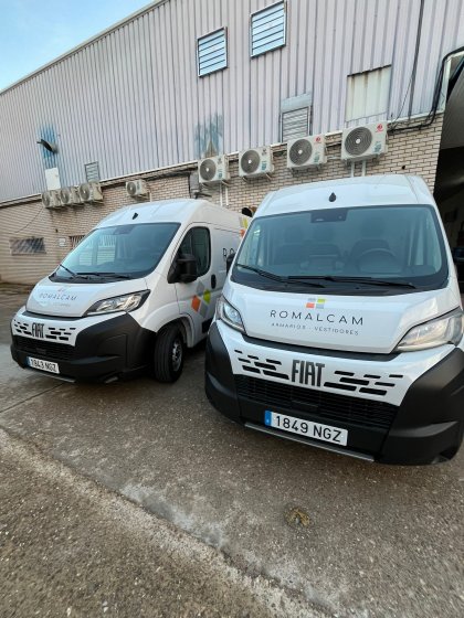 Rotulaci&oacute;n de furgoneta en impresi&oacute;n digital para Romalcam en Sevilla.