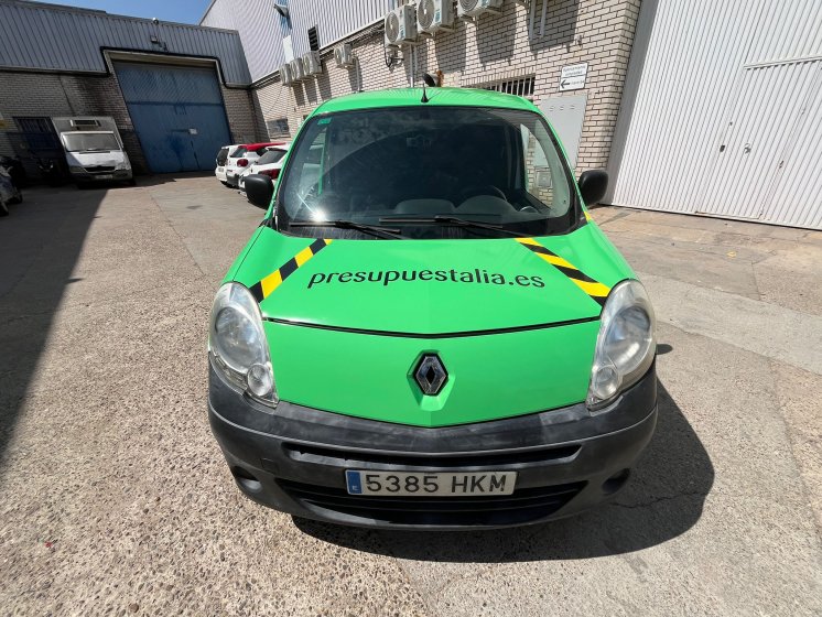 Rotulación de furgoneta en integral de Reanult Kangoo, con vinilos fundidos para Presupuestalia en Sevilla.