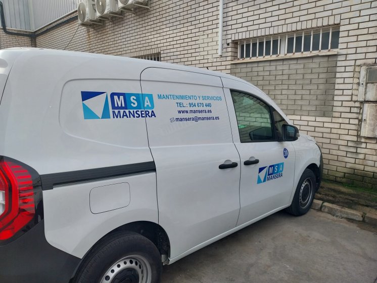 Rotulaci&oacute;n de furgoneta en vinilos de corte para Mansera en Dos Hermanas Sevilla.
