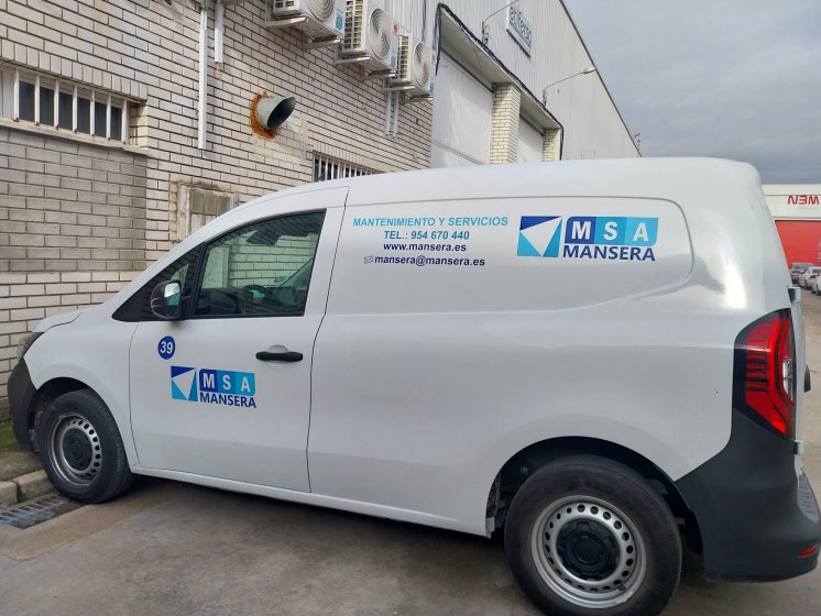 Rotulaci&oacute;n de furgoneta en vinilos de corte para Mansera en Dos Hermanas Sevilla.