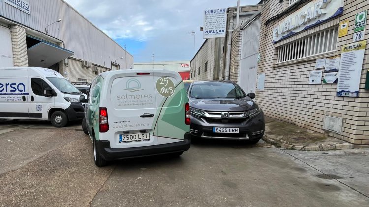 Rotulaci&oacute;n de furgonetas semi integral en impresi&oacute;n digital y vinilo de corte. Inmobiliaria Solmare Huelva.