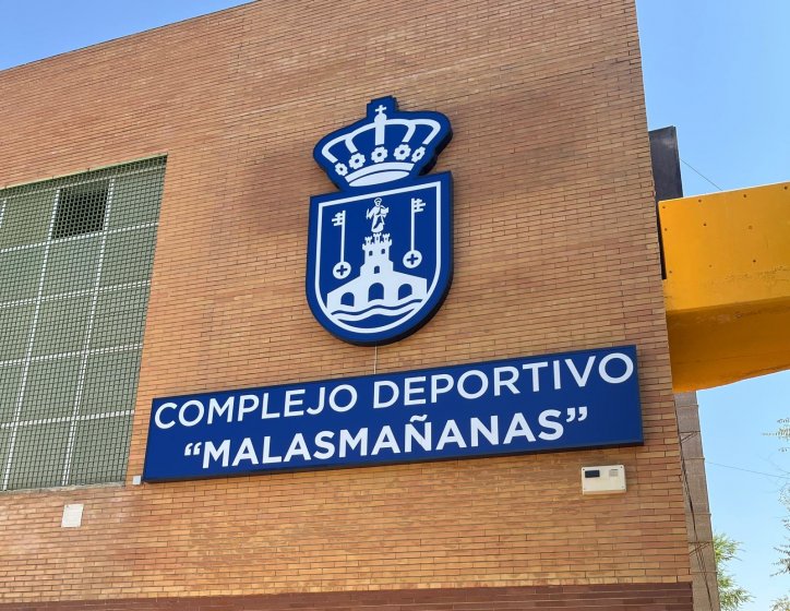 Rótulo caja corpórea luminosa con frente en metacrilato para Centro Deportivo Malasmañanas en Alaclá de Guadaira Sevilla.