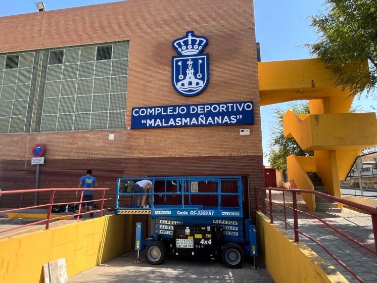 Rótulo caja corpórea luminosa con frente en metacrilato para Centro Deportivo Malasmañanas en Alaclá de Guadaira Sevilla.