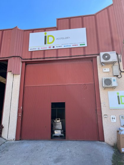 R&oacute;tulo cartel en bandeja con bastidor interior y rotulado con protecci&oacute;n UV. Para ID Hosterler&iacute;a en Dos Hermanas Sevilla.