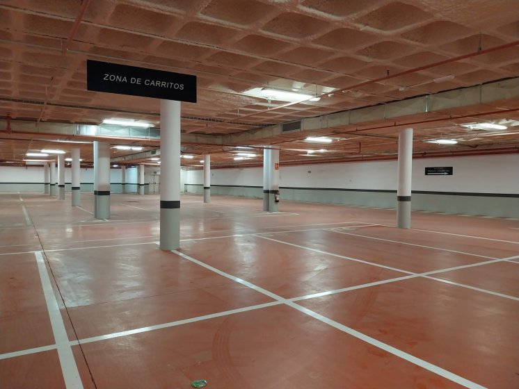 R&oacute;tulo cartel indicador para centro comercial en Alacal&aacute; de Guadaira Sevilla.