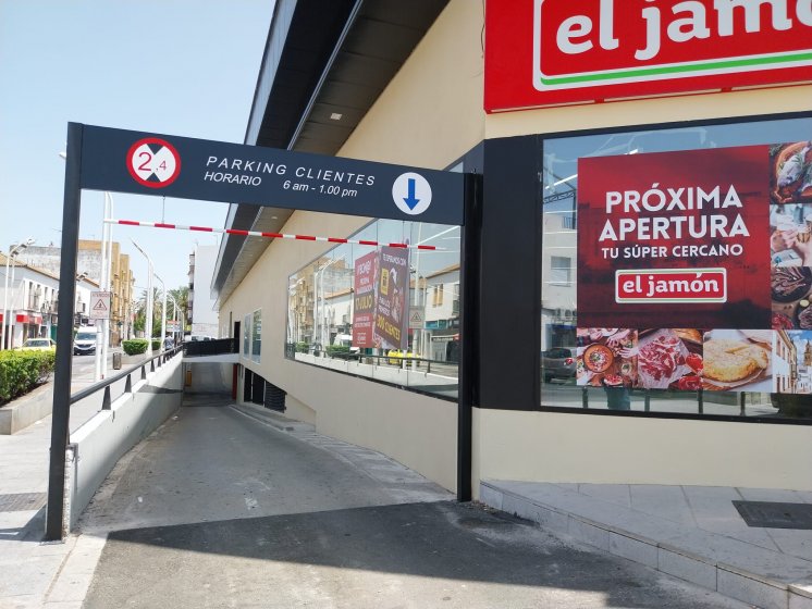 R&oacute;tulo cartel indicador para centro comercial en Alacal&aacute; de Guadaira Sevilla.