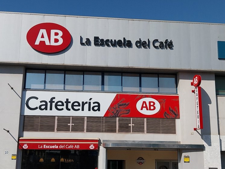 R&oacute;tulo cartel para frente de Local realizado en bandeja rotulada. Para Caf&eacute; AB Sevilla