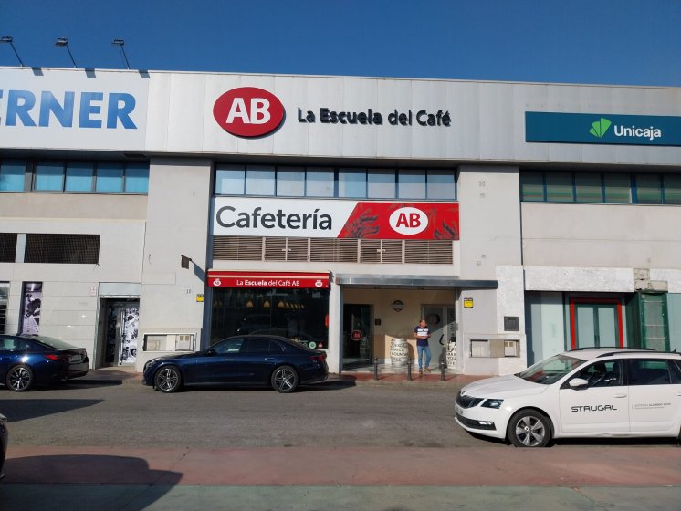 R&oacute;tulo cartel para frente de Local realizado en bandeja rotulada. Para Caf&eacute; AB Sevilla
