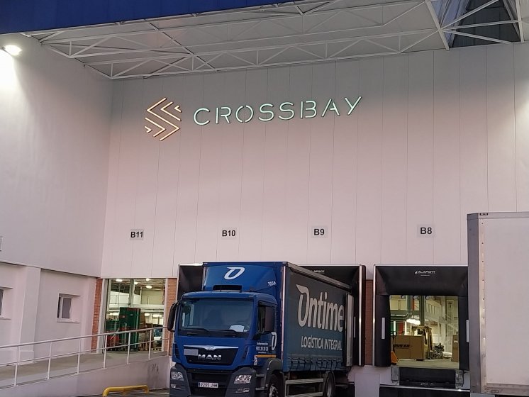 R&oacute;tulos en letras corp&oacute;reas iluminadas con led, Ontime. Trabajo para el Spal Servicios en Sevilla.