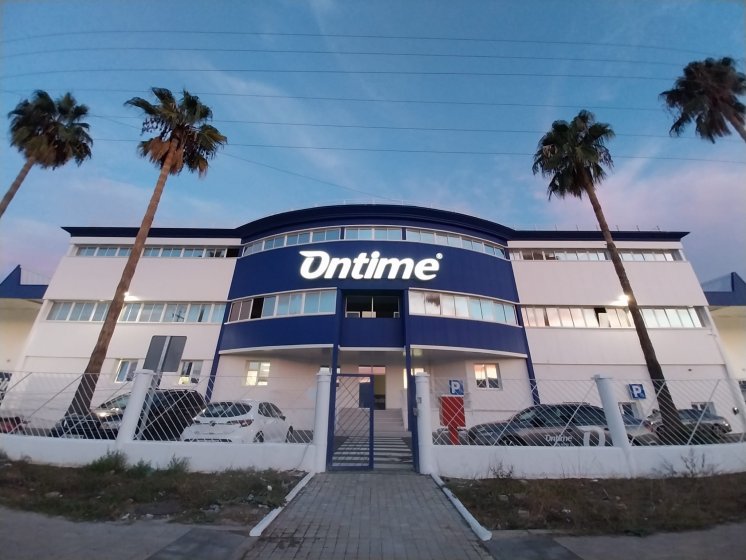 R&oacute;tulos en letras corp&oacute;reas iluminadas con led, Ontime. Trabajo para el Spal Servicios en Sevilla.