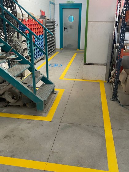 Se&ntilde;alizaci&oacute;n de suelo para fabrica de Domar en Sevilla.