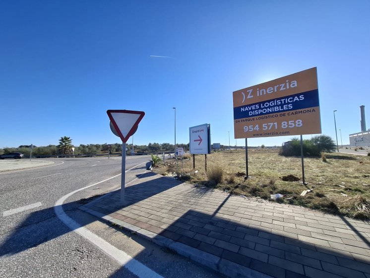 Valla de 4x3 m para Iventia Publicidad en Sevilla.