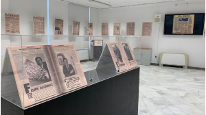 Vitrinas tipo urnas en metacrilato para exposici&oacute;n en Universidad pablo de Olavide, Sevilla