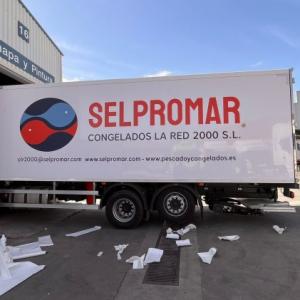 Rotulaci&oacute;n de cami&oacute;n en vinilo impreso, laminado UV y recortado para Selpromar en Sevilla