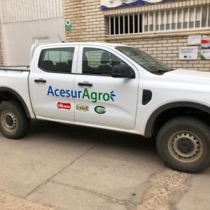 Rotulación de coche pick up en vinilo fundido en impresión digtal. Para Acesur Sevilla.