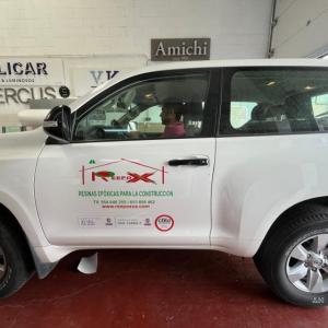 Rotulación de coche pick up en vinilo fundido en impresión digtal. Reepoxa Sevilla.