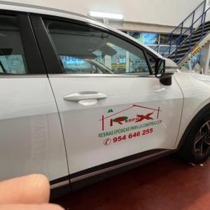 Rotulaci&oacute;n de coche en vinilo fundido en impresi&oacute;n digtal. Reepoxa Sevilla.