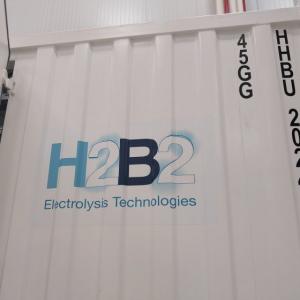 Rotulación de contenedor marítimo para H2B2 en Dos Hermanas Sevilla.