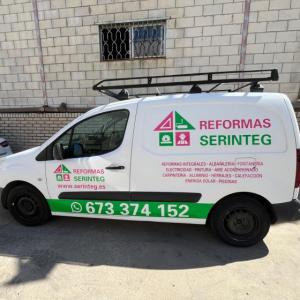 Rotulaci&oacute;n de furgoneta con vinilos de corte. Serinteg en Sevilla