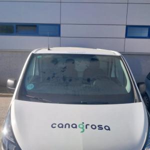 Rotulaci&oacute;n de furgoneta con vinilos en impresi&oacute;n digital laminado. Trabajo para Doxmedia en Sevilla.