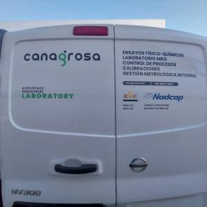 Rotulaci&oacute;n de furgoneta con vinilos en impresi&oacute;n digital laminado. Trabajo para Doxmedia en Sevilla.